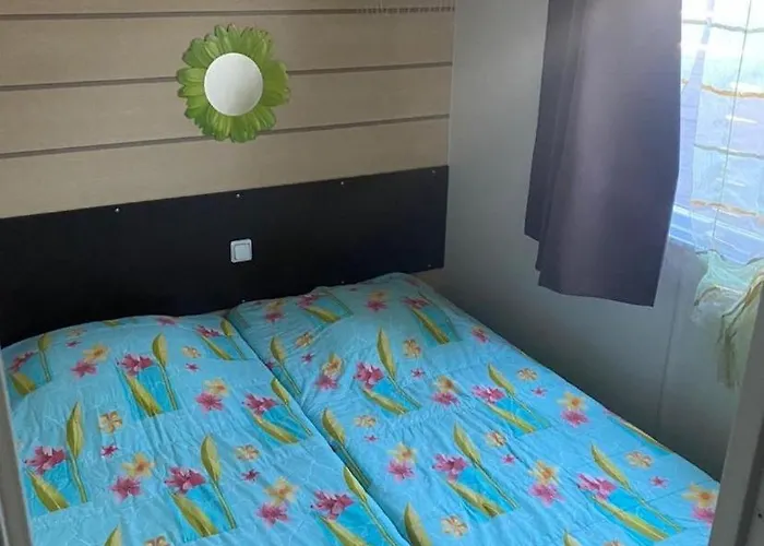 אתר קמפינג Mobil-home Au Familial 4 Etoiles Les Sables D'or אגדה